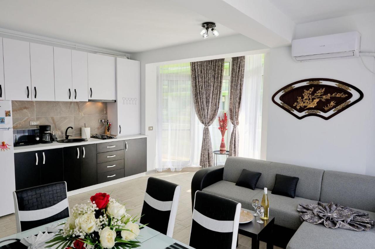 Moon Sea View Apartment - Spa N Pools Resort Mamaia Bagian luar foto