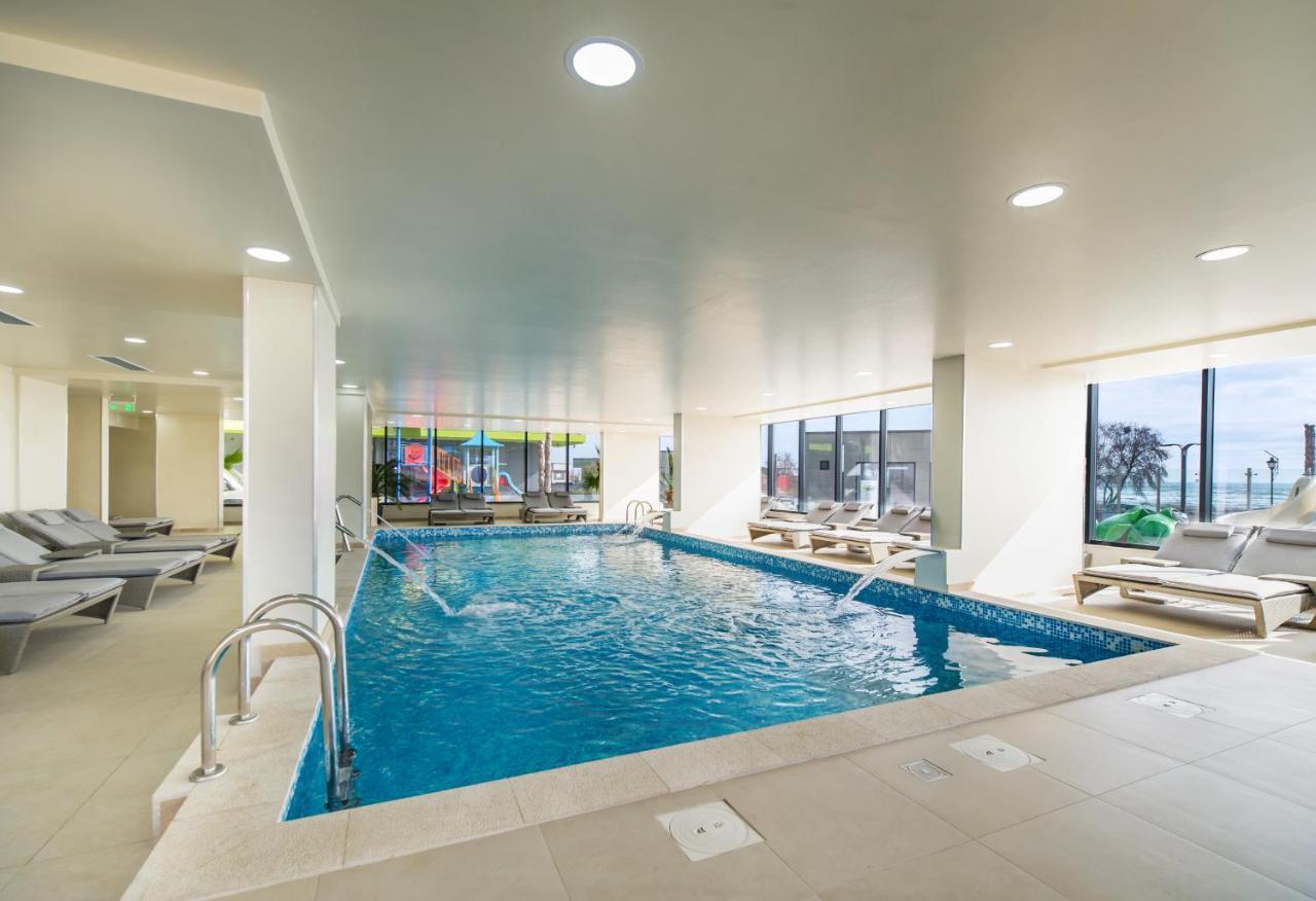 Moon Sea View Apartment - Spa N Pools Resort Mamaia Bagian luar foto