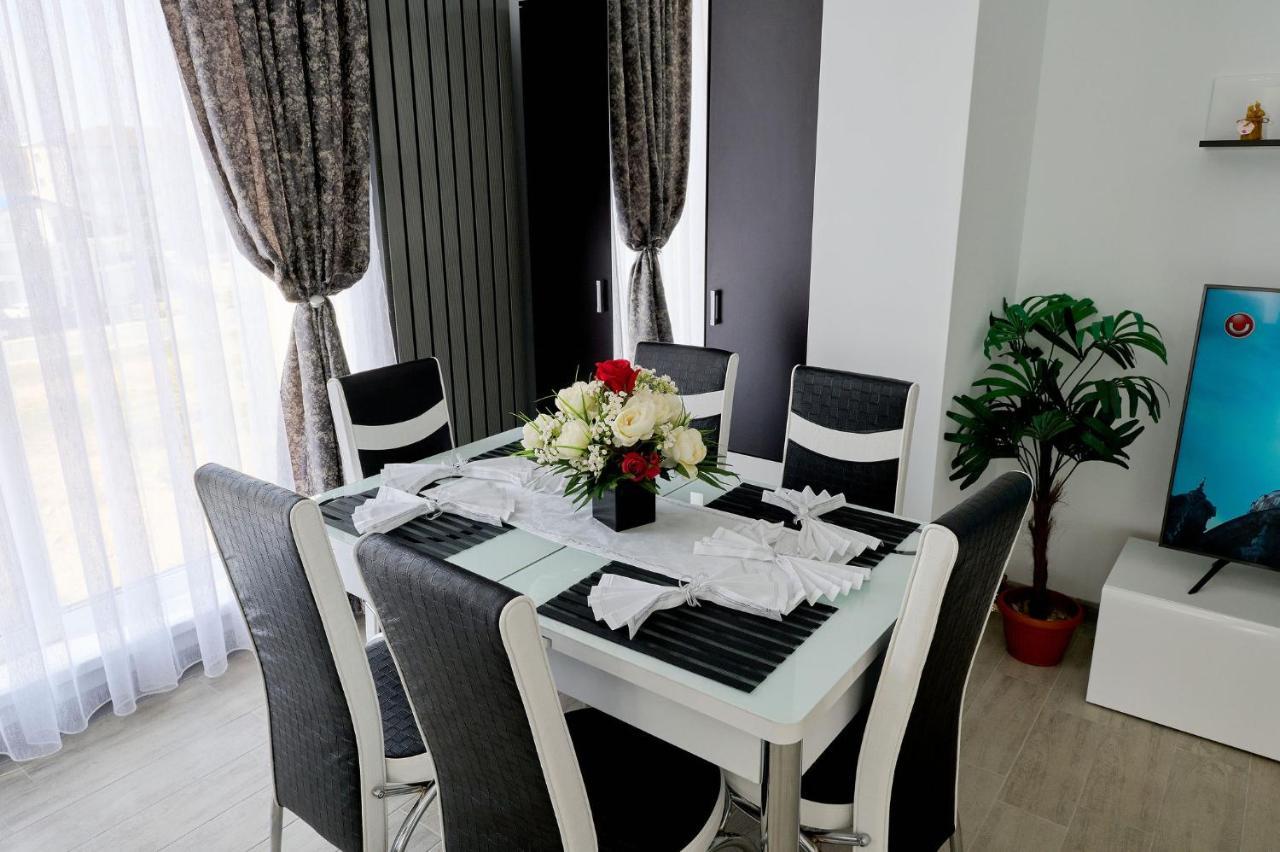 Moon Sea View Apartment - Spa N Pools Resort Mamaia Bagian luar foto