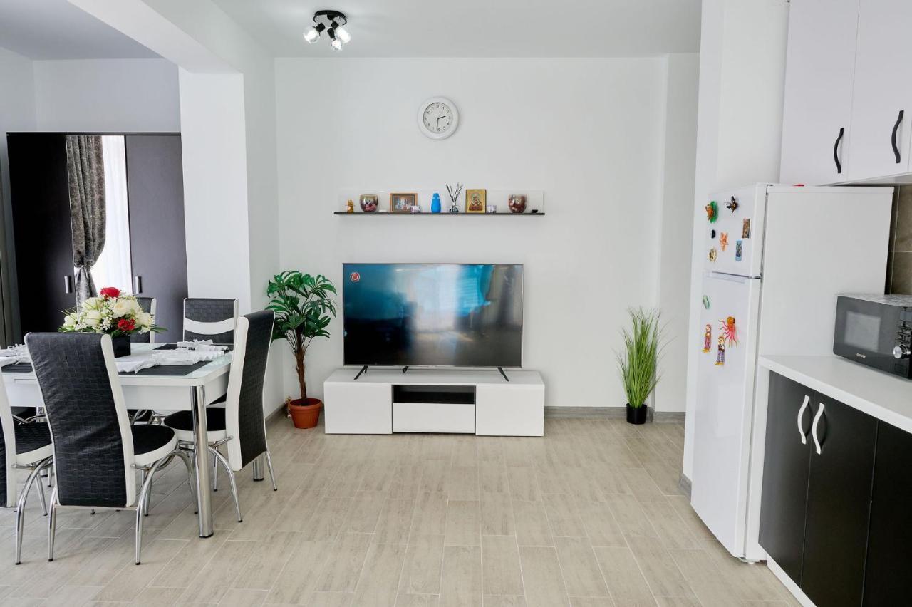 Moon Sea View Apartment - Spa N Pools Resort Mamaia Bagian luar foto